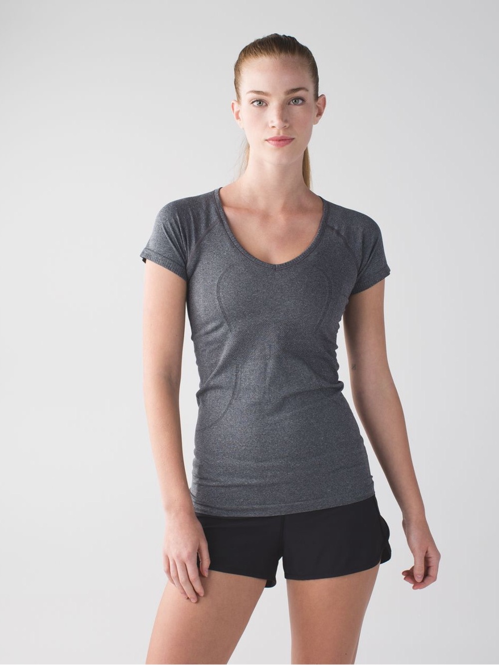 Lululemon Run: Swiftly Tech Short Sleeve Scoop in Heathered Coal Grey, size 4